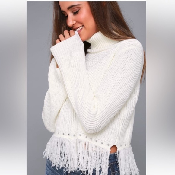 Elegant White Fringe Turtleneck Sweater - Picture 2 of 9